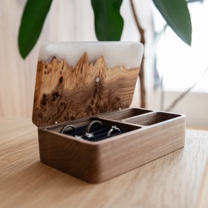 Jewelry box «Ornament. Platinum». Walnut, elm, epoxy resin, polyurethane 