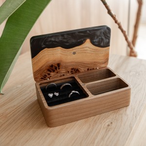 Jewelry box «Ornament. Black pearl». Walnut, elm, epoxy resin, polyurethane 