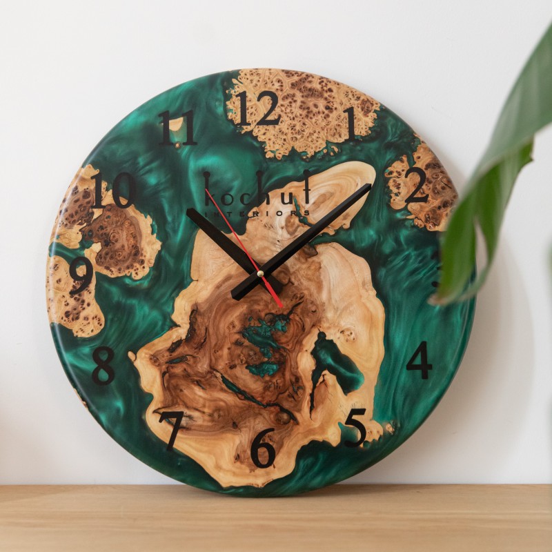 Wall clock «Continuum». Elm, green pearl epoxy resin, polyurethane, round shape