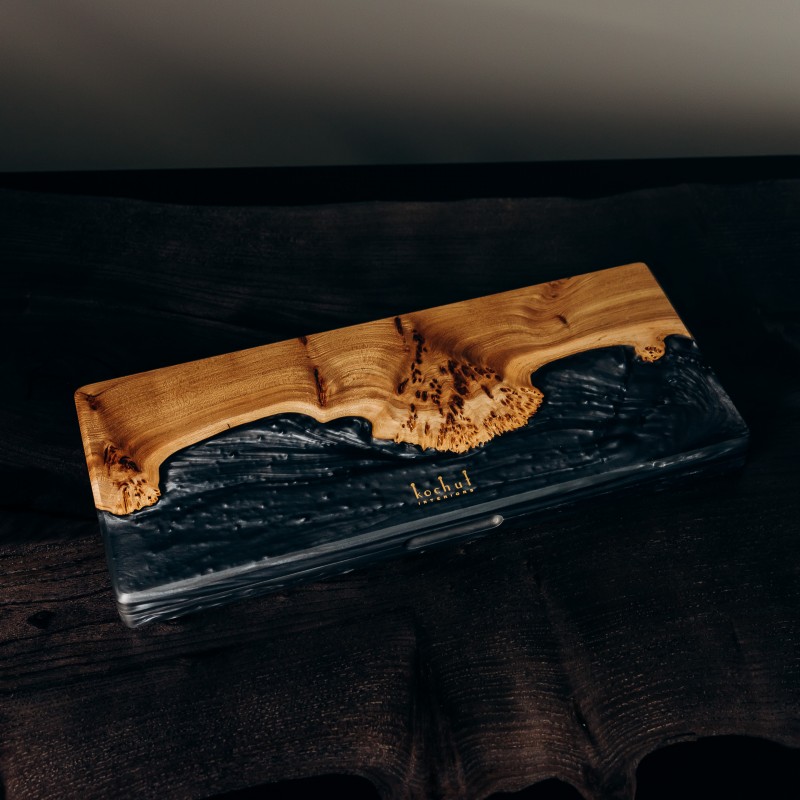 “Viatum” backgammon. Rocky elm, black pearl–tinted epoxy resin, polyurethane varnish