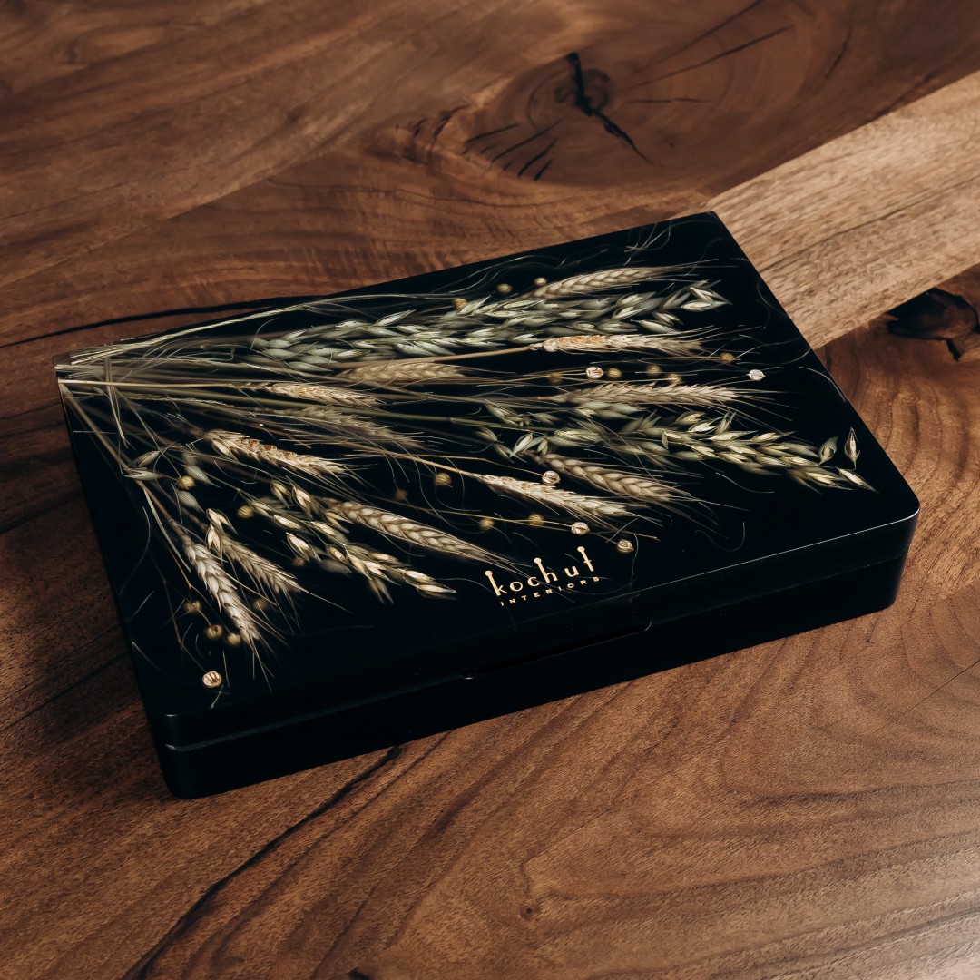 Скринька для прикрас «Оберіг. Сутінки». Скельний в’яз, дворівнева чорна та прозора епоксидна смола, поліуретановий лак