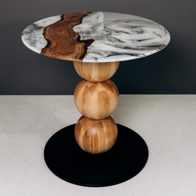 Round table “Madera” with a diameter of 780 mm made of rocky elm and arkanid, polyurethane lacquer