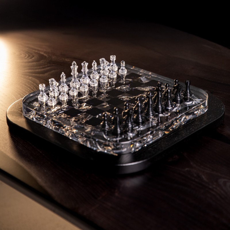 Шахи «Mementum». Прозора та біла епоксидна смола, поліуретановий лак