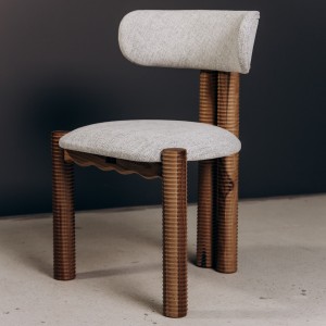 Стілець «Аріс». Європейський горіх, натуральна тканина, поліуретановий лак