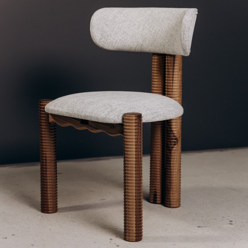 Стілець «Аріс». Європейський горіх, натуральна тканина, поліуретановий лак