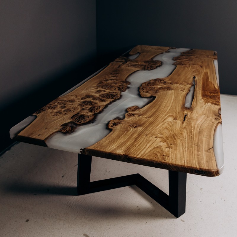 Стіл для переговорів «Платинум». Скельний вʼяз, біла перламутрова епоксидна смола, поліуретановий лак