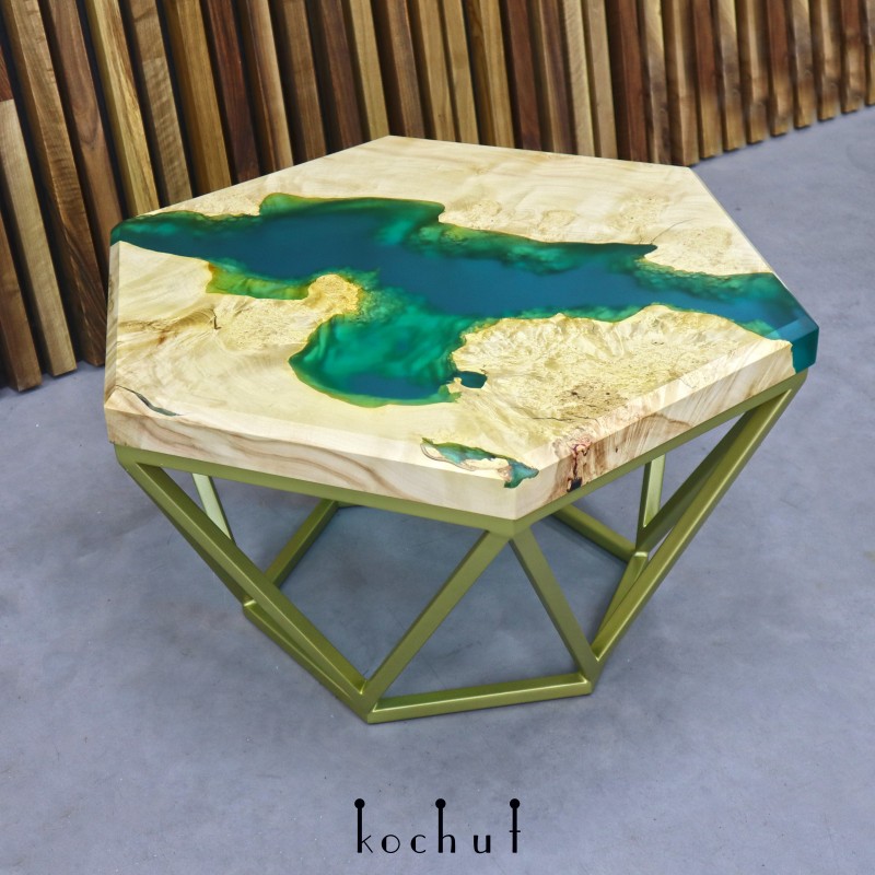 Koh-I-Noor — coffee table made of maple and epoxy
