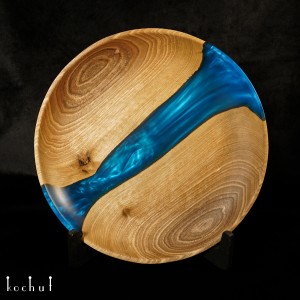 Decorative plate «Satori. Sapphire». Elm, epoxy resin, oil-wax. Size: S