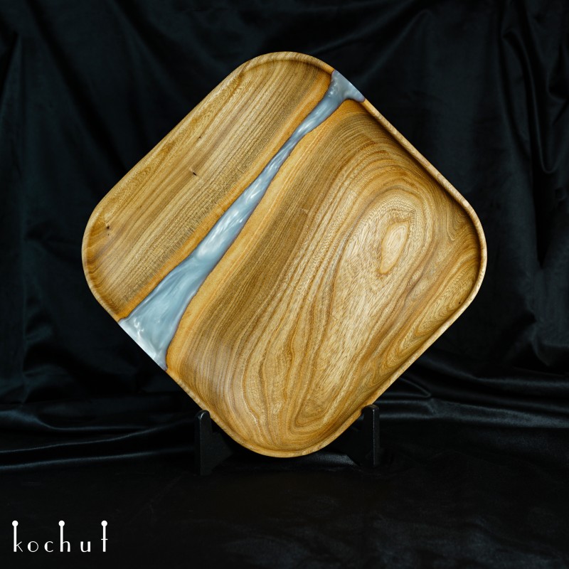 Декоративна тарілка «Саторі» (Платинум). Дерево, епоксидна смола, масло-віск