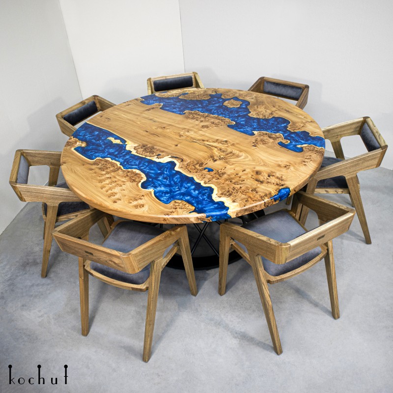Two Horizons — set of table and 7 chairs made of elm and epoxy resin