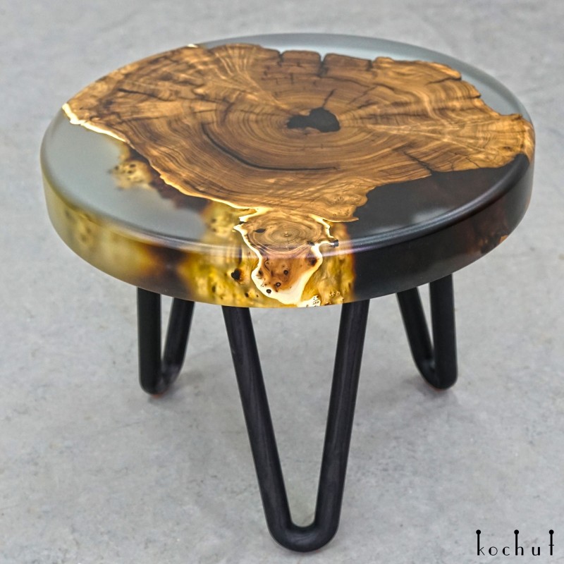 Ithaca coffee table. Wild olive, epoxy resin, polyurethane
