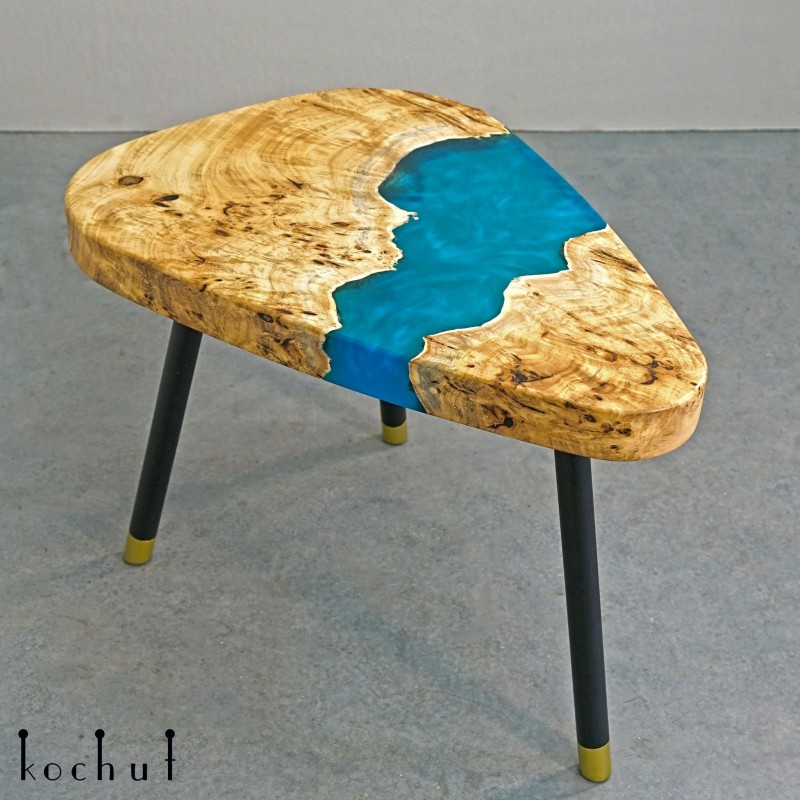 Plectrum — coffee table from poplar and epoxy resin 