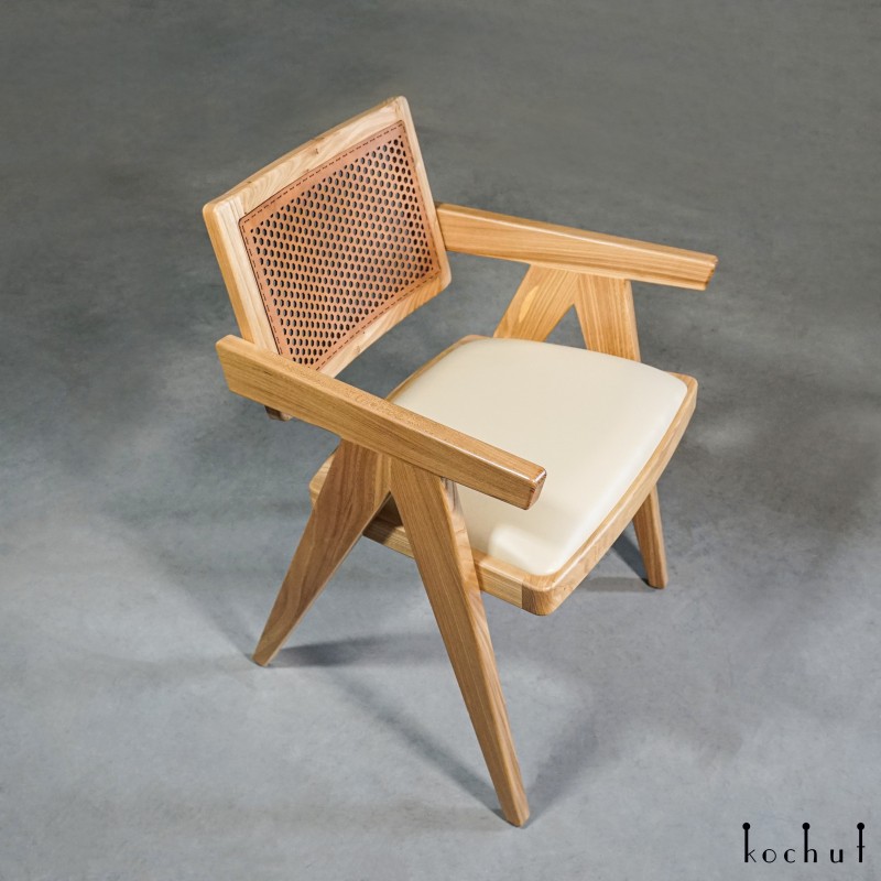 The chair «Aurora». Elm, leather, oil