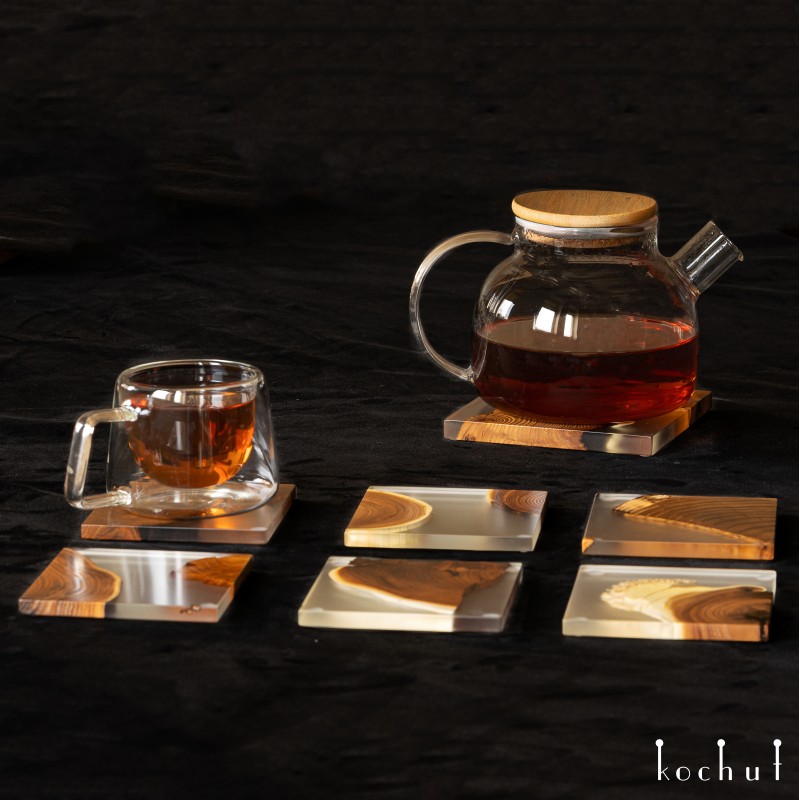 Комплект підставок під чашки та чайник «Вабі-Сабі. Кришталь». Дика маслина, епоксидна смола, поліуретановий лак
