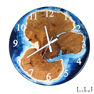Годинник настінний «Тасманія». Дика маслина, синя непрозора епоксидна смола, поліуретановий лак, форма кругла