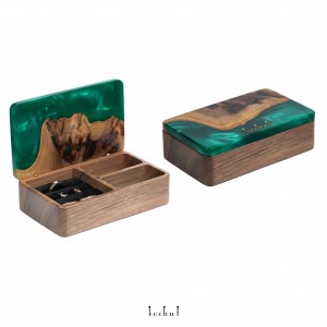 Jewelry box «Ornament. Emerald». Walnut, elm, epoxy resin, polyurethane 