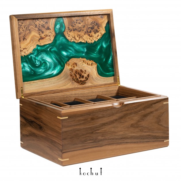 Box for watches «Odinus. Emerald». Walnut, elm, green epoxy resin, polyurethane 