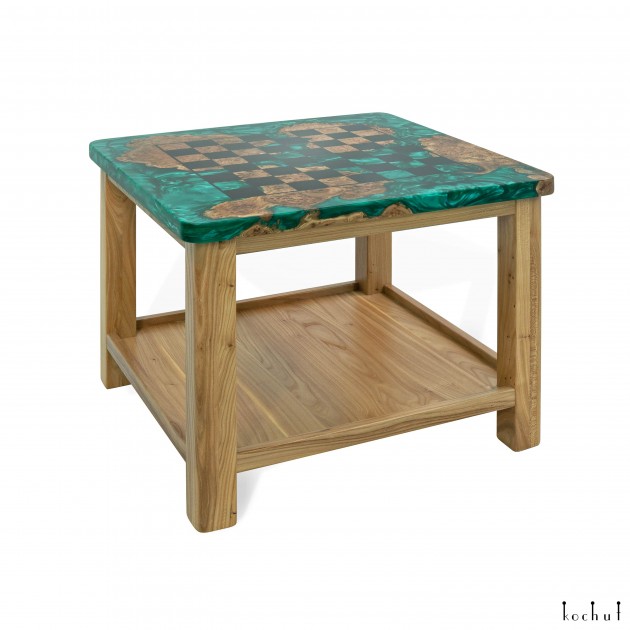 Coffee tables / Chess coffee table «King's Gambit». Rock elm, green pearl epoxy resin, polyurethane 