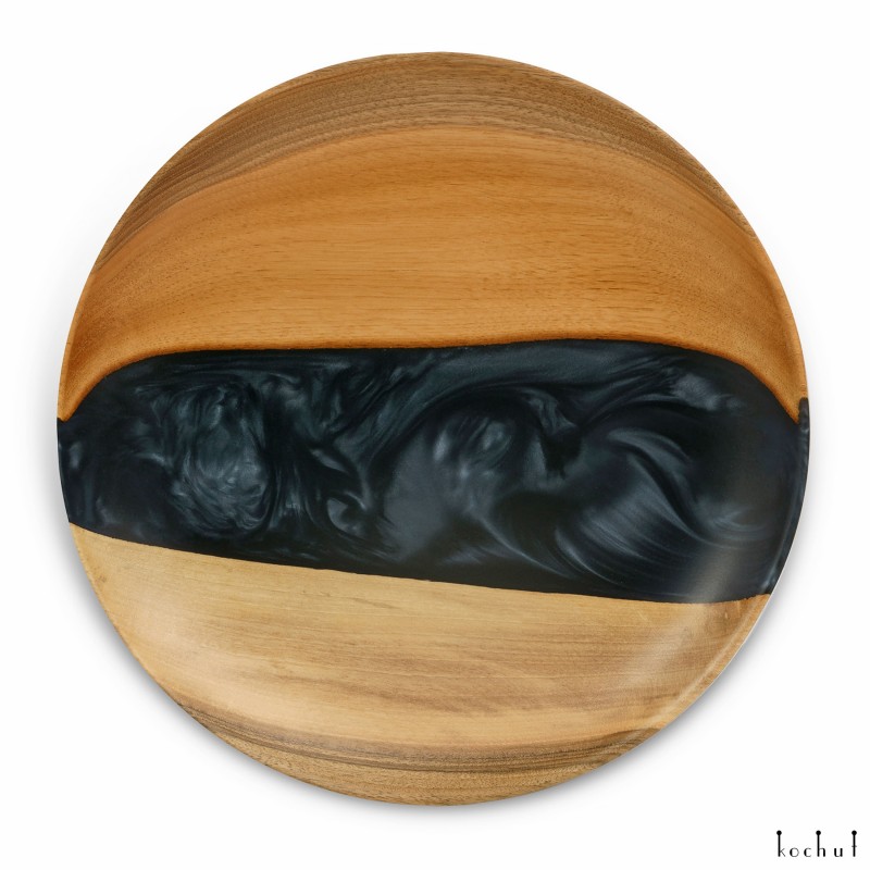Decorative plate «Satori. Onyx». European walnut, black pearl epoxy resin, polyurethane. Size: S