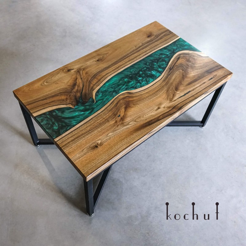 Coffee table «Greenwich». Walnut, epoxy resin, polyurethane varnish